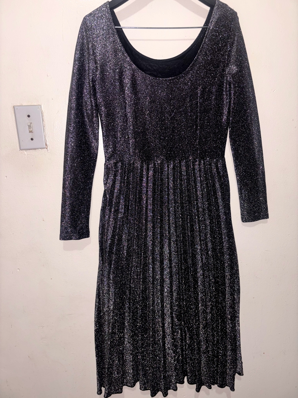 Beulah Glitter Scoop-Neck Long Sleeve Midi Dress - Black